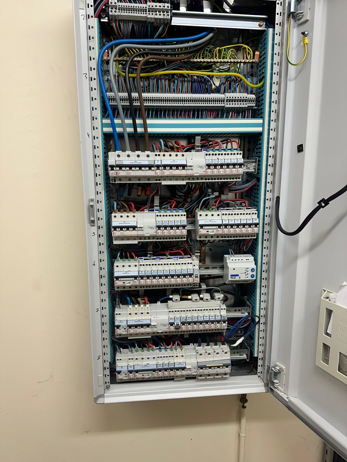 Installation et mise en conformité d'armoire électrique